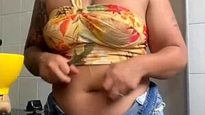 On Live, Zipper Down, Craving to Show My Pussy