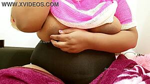 Indian lady flaunts big boobs in sexy display