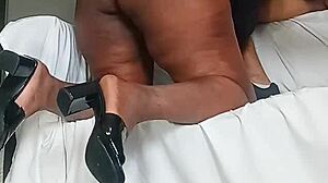 sexy thick babe flaunts her pretty lips