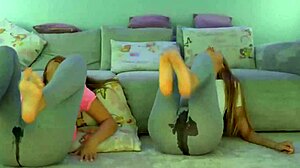 Lesbianas Masturbándose En Provocativa Sesión De Placer