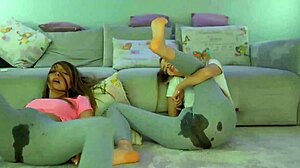 Lesbianas Masturbándose En Provocativa Sesión De Placer