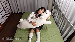 แดดดี้ใช้รูทวารหนักแน่นของฉัน ดูดลึก เล่นแม่งก้นแรงๆ