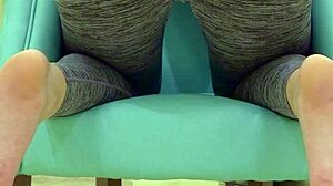 Teen babe teases her sugar daddy in leggings.