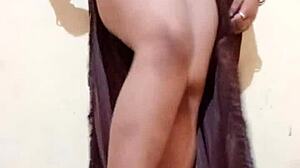Desi bhabhi Silpa got her pussy wet by massaging it