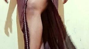 Shilpa Bhabhi's Voluptuous Body Beckons With Desire