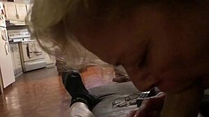 Milf giving that good head