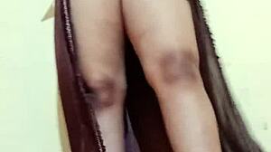 Shilpa Bhabhi's Voluptuous Body Beckons With Desire