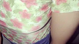 Mis amigos estaban cogiendo en los cuartos y me tuve que coger en el baño de una casa a la morrita enfiestada en una fiesta de compas