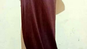 Shilpa Bhabhi's Voluptuous Body Beckons With Desire