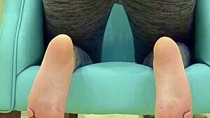 Teen babe teases her sugar daddy in leggings.
