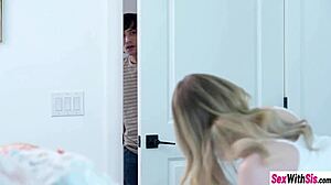 Η Abigail Mac σαπουνίζει και δακτυλίζει την ξυρισμένη της πούτσα