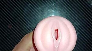 Kissy gives mamada and then fills her entrance with leche in wild sex.