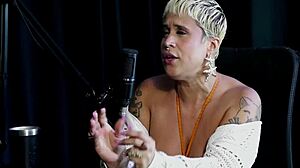 Slut swallows cum from strangers at gloryhole