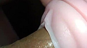 Kissy gives mamada and then fills her entrance with leche in wild sex.