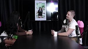 Teasing Swingers Reveal Breasts And Pussy In Intimate Jerk-Off Game On Tinder.