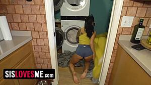 minha meia-irmã tem buceta peluda e cuzinho rosa