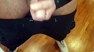 Sborrata E Gemiti Sexy E Perverso Con Pisciata E Giubbotto Di Pelle - Sega Con Sborrata E Intensi Gemiti Con Dialoghi Sporchi