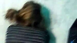 pov me la mete de perrito en la cama grande mientras hacemos webcam con la neetbook