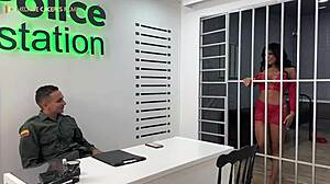 puta colombiana se folla a policia en la carcel de medellin - porno en español