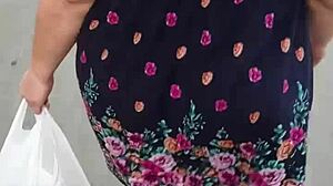 milf flashes big ass lifting skirt on public street