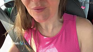 Uartig par slipper vild sex løs på gaden udenfor bil med store patter og intens creampie afslutning.