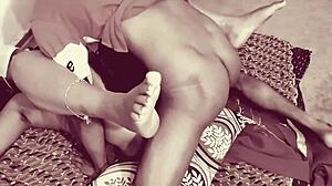 هي، تريد تعلم كاما سترا من معلمة هندية ساخنة مع نيك خارجي؟