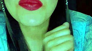 Bluee maszturbál terhesen és villantja aranyos seggét