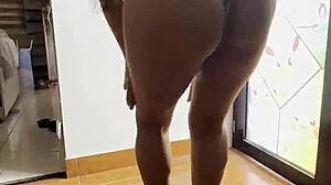 latina dancing with big ass moves