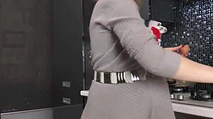 37-week pregnant teen 18+ fingering her pussy, so hot 😍