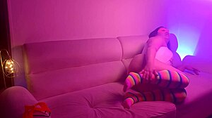 En este bar la camarera te da vagina si le ofreces dinero!