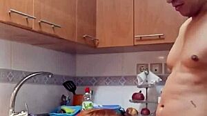 la mejor cogida con mi madrastra en la cocina