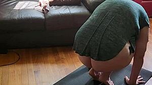 Morning Yoga With Hot Mature Milf 😊