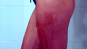 COLLEGE TANNED GORGEOUS GIRL TAKE A SHOWER IN BIKINI