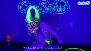 Jewelz Blu Body Paints and Masturbates with Toys!