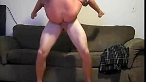 Amateurs engage in creampie couch sex