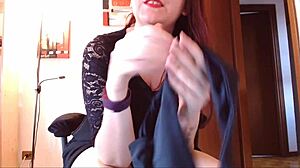 Schiavo Sottomesso Adora Mutandine Sporche, Obbligato a Masturbarsi