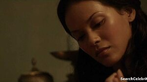 Lucy Lawless and Stars Shine in Spartacus Scenes