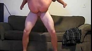 Amateurs engage in creampie couch sex