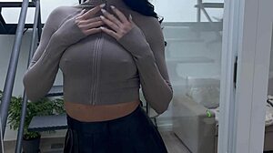 Does Latina chick Lilly clean before getting her big ass fucked?