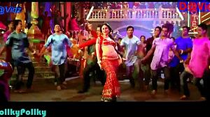 Indian MILF Kareena Shows Off Her Hottest Navel