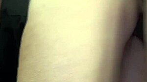 Горна червенокоса мама се навежда на работа!