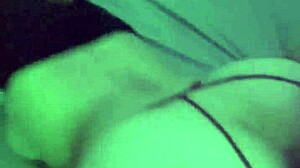 le chupo la verga y lo monto como una perra hasta dejarlo sin una gota de leche