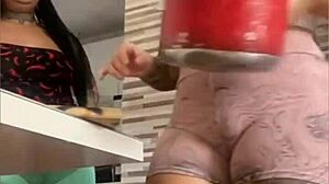 a buceta mais inchada que vc j� viu, swollen and flashing in bbw exhibitionist fun.