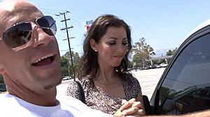 Jesi video Italijanku vrelu milf Maria Bellucci kako prima u dupe na krevetu?