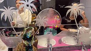 O Bar Com Calcinhas Penduradas No Teto