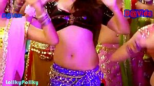 Indian MILF Kareena Shows Off Her Hottest Navel