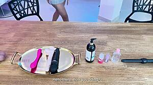 Vendedora Shows Off Sexy Adult Toys