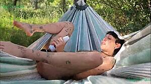 Happy Satisfaciendose En La Hamaca Al Aire Libre En La Naturaleza La Mancha España