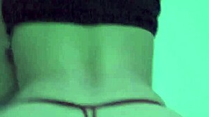 le chupo la verga y lo monto como una perra hasta dejarlo sin una gota de leche