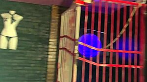 O Bar Com Calcinhas Penduradas No Teto